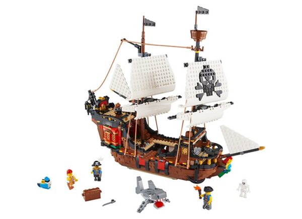 Corabie de pirati LEGO Creator asamblata
