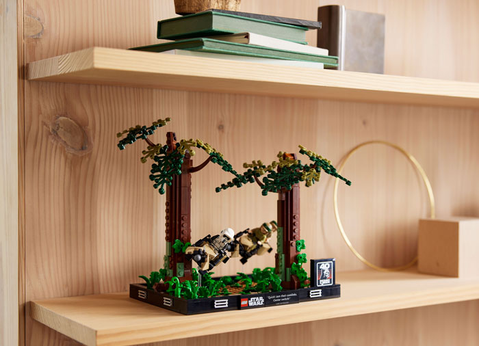 LEGO STAR WARS Diorama Urmarire cu speederul pe Endor asamblat