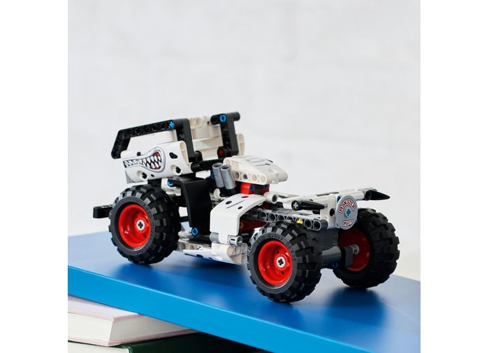 Monster Jam Monster Mutt Dalmatian LEGO asamblat