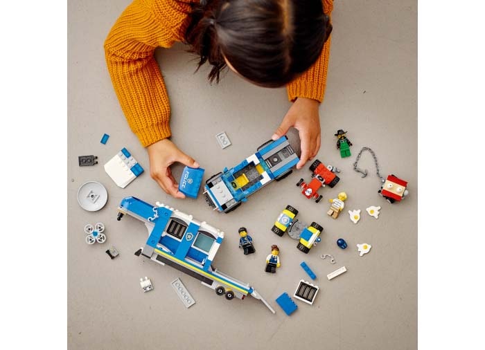 asamblare comandamentul mobil al politiei LEGO City