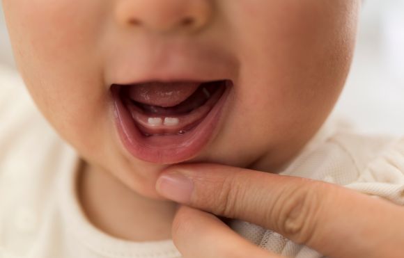 dentiția la bebeluși