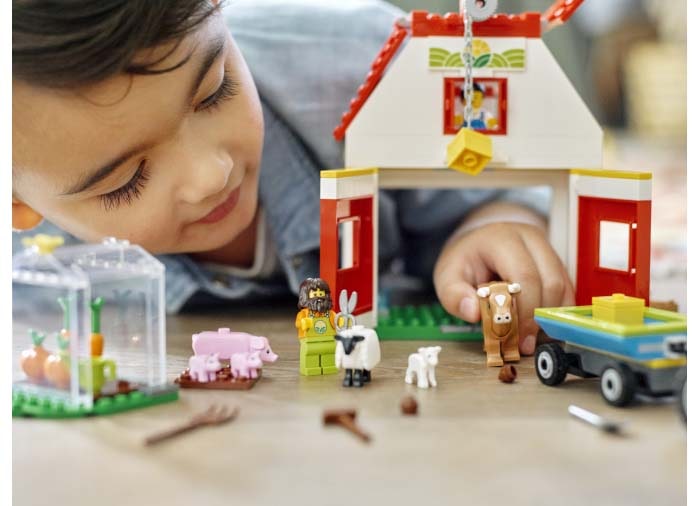 joaca cu LEGO City Hambar si animale de ferma