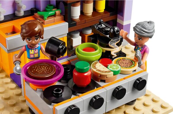 Bucătăria comunității din orașul Heartlake LEGO Friends