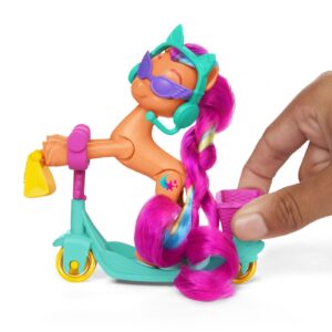 MY LITTLE PONY SUNNY STARSCOUT PE SCOOTER SET FIGURINA SI 4 ACCESORII - imagine 2